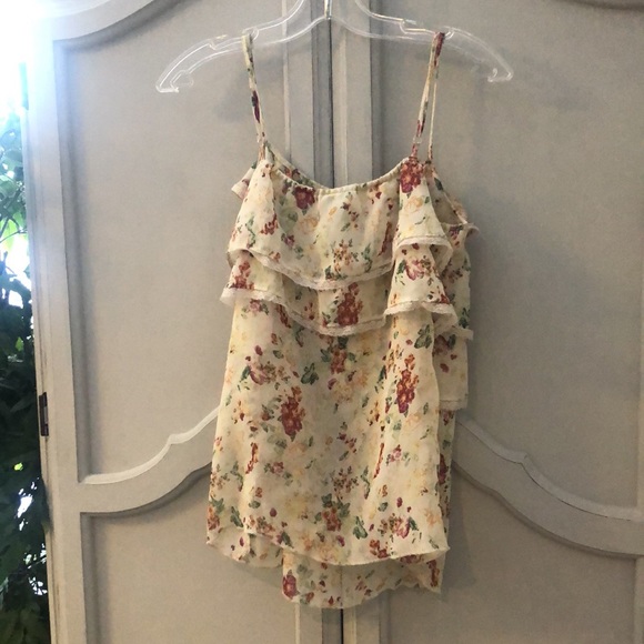 Ruffled top 💜 - Picture 5 of 6